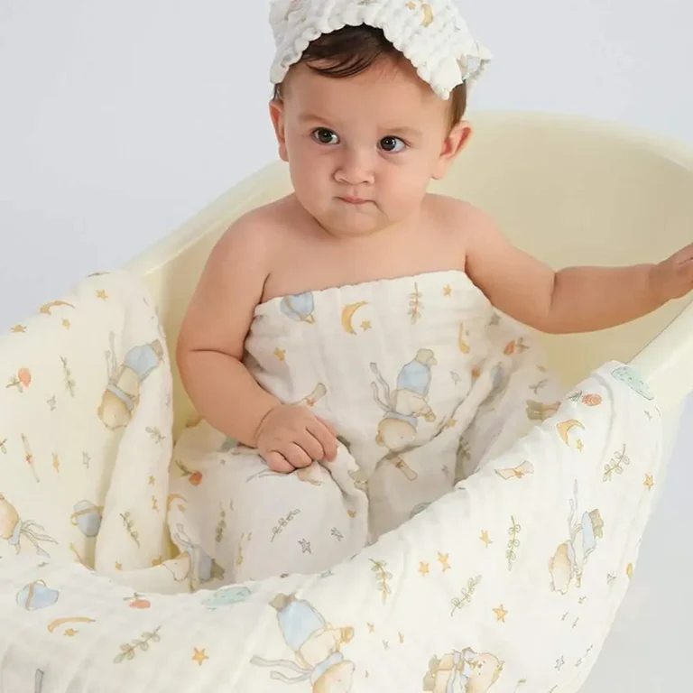 Муслиновая пеленка полотенце с салфеткой Baby bathtowel Медведь и звезды